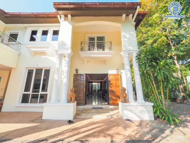 *****บ้านเดี่ยวมือสองย่านกรุงเทพฯ ม.เอ็นริช พาร์ค กาญจนาภิเษก หลังมุม เนื้อที่กว้างเกือบ 263 ตร.ว. ฟังก์ชัน 3 ห้องนอน 4 ห้องน้ำ ที่จอดรถ 4 คัน บ้านหลังใหญ่ ตกแต่งพร้อมอยู่ พื้นที่รอบบ้านกว้างขวาง โครงการอยู่ติดถนนกาญจนาภิเษก เดินทางสะดวกด้วยรถไฟฟฟ้าสายสีน้ำเงิน "สถานีหลักสอง" จองเลย!